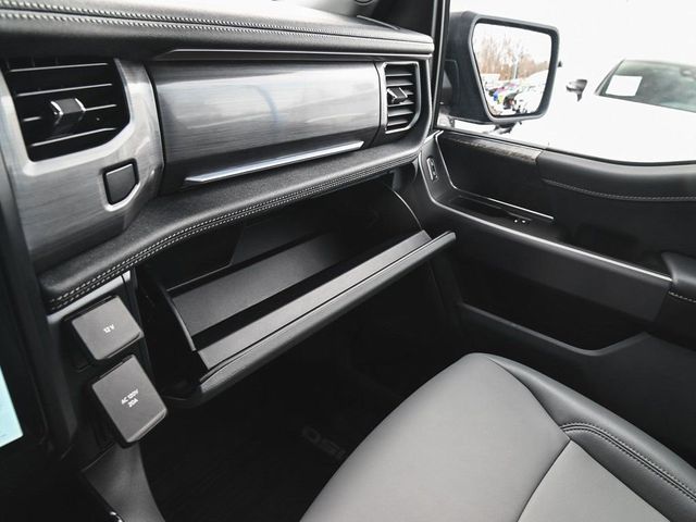 2025 Ford F-150 Lightning Flash - 22987600 - 14