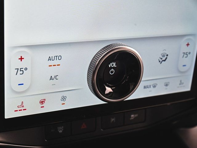 2025 Ford F-150 Lightning Flash - 22987600 - 19