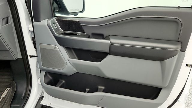 2025 Ford F-150 Lightning Flash 4WD SuperCrew 5.5' Box with Pro Power Onboard - 22953448 - 25