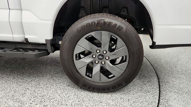 2025 Ford F-150 Lightning Flash 4WD SuperCrew 5.5' Box with Pro Power Onboard - 22953448 - 8