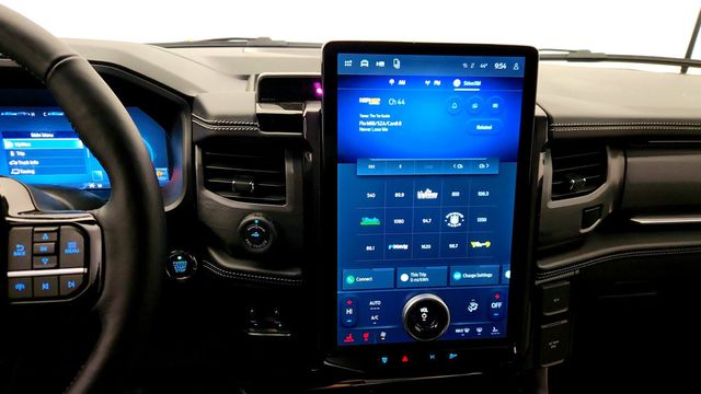 2025 Ford F-150 Lightning Platinum 4WD SuperCrew 5.5' Box - 23002138 - 17