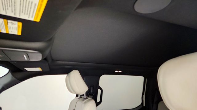 2025 Ford F-150 Lightning Platinum 4WD SuperCrew 5.5' Box w/ Retractable Tonneau Cover - 23002138 - 11