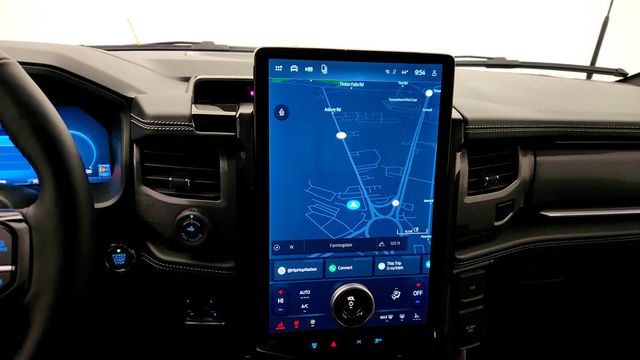 2025 Ford F-150 Lightning Platinum 4WD SuperCrew 5.5' Box w/ Retractable Tonneau Cover - 23002138 - 19