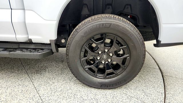 2025 Ford F-150 Lightning XLT 4WD SuperCrew 5.5' Box - 23022632 - 8
