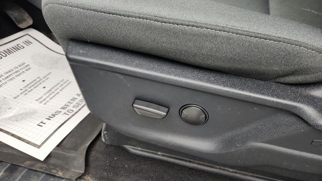 2025 Ford F-150 Lightning XLT 4WD SuperCrew 5.5' Box w/ Soft Tonneau Cover - 23016998 - 9