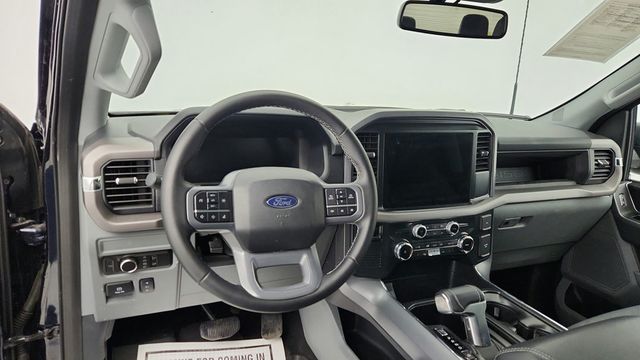 2025 Ford F-150 Lightning XLT 4WD SuperCrew 5.5' Box w/ Soft Tonneau Cover - 23016998 - 10