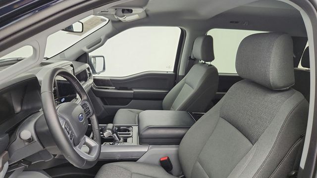 2025 Ford F-150 Lightning XLT 4WD SuperCrew 5.5' Box w/ Soft Tonneau Cover - 23016998 - 16