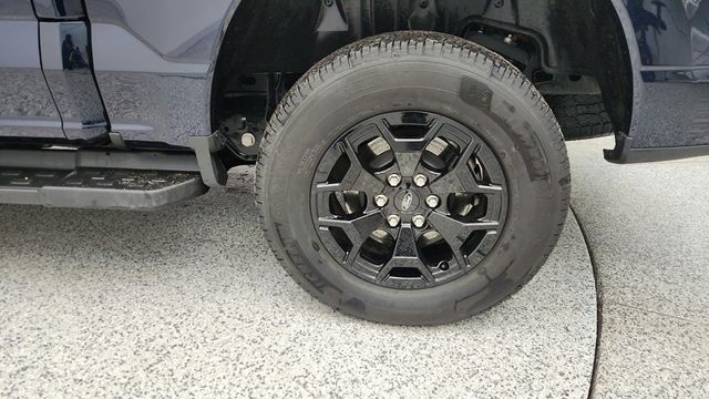 2025 Ford F-150 Lightning XLT 4WD SuperCrew 5.5' Box w/ Soft Tonneau Cover - 23016998 - 8