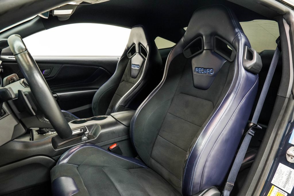 Ford Mustang photo 15