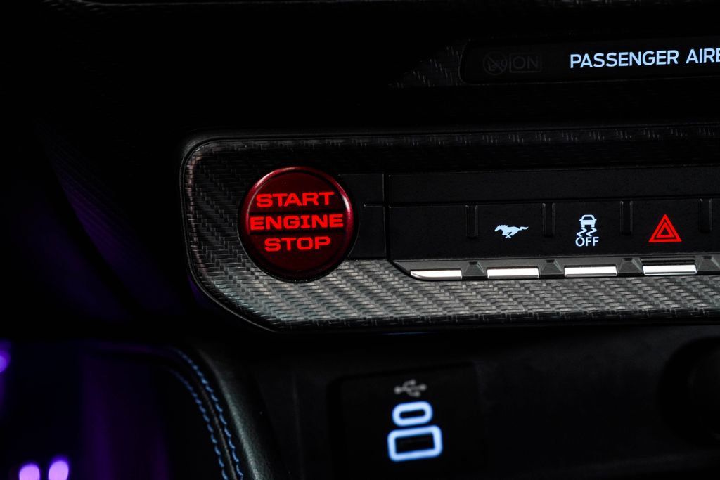 Ford Mustang photo 25