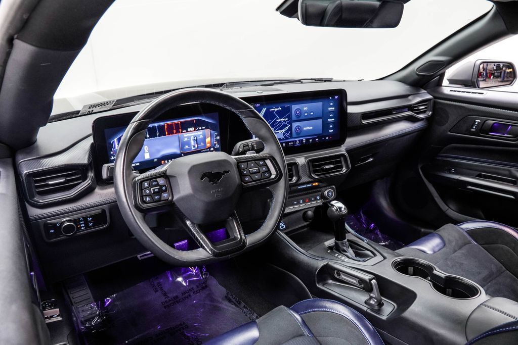 Ford Mustang photo 3