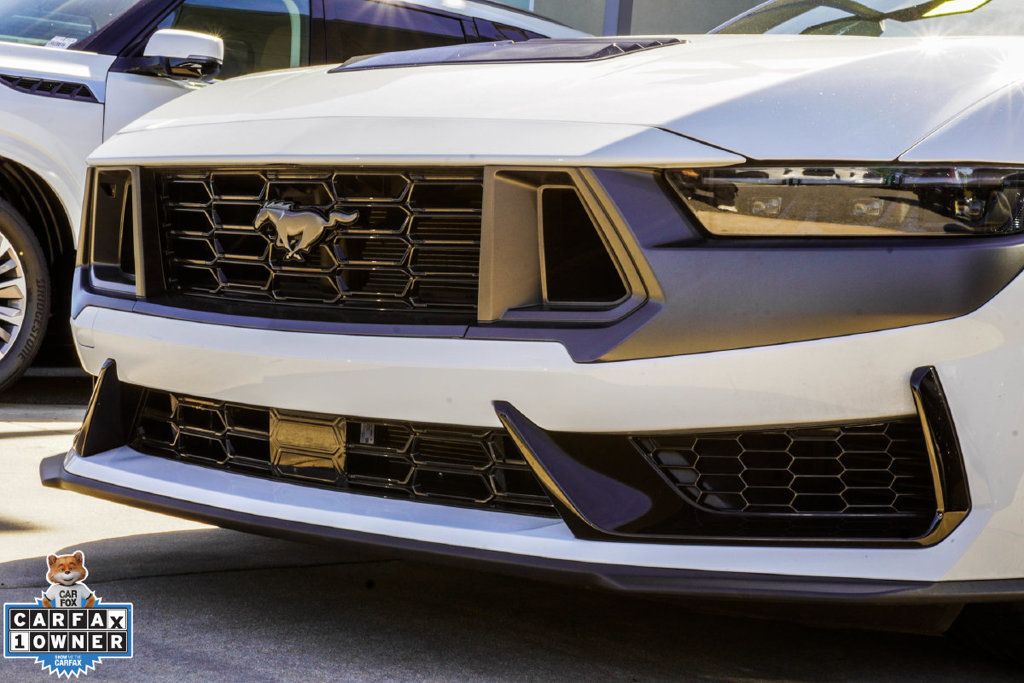 Ford Mustang photo 2
