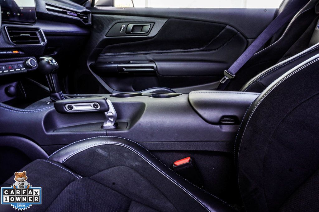 Ford Mustang photo 22