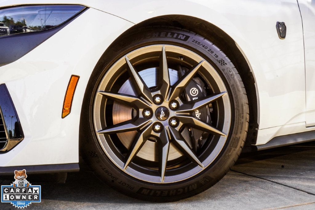 Ford Mustang photo 6