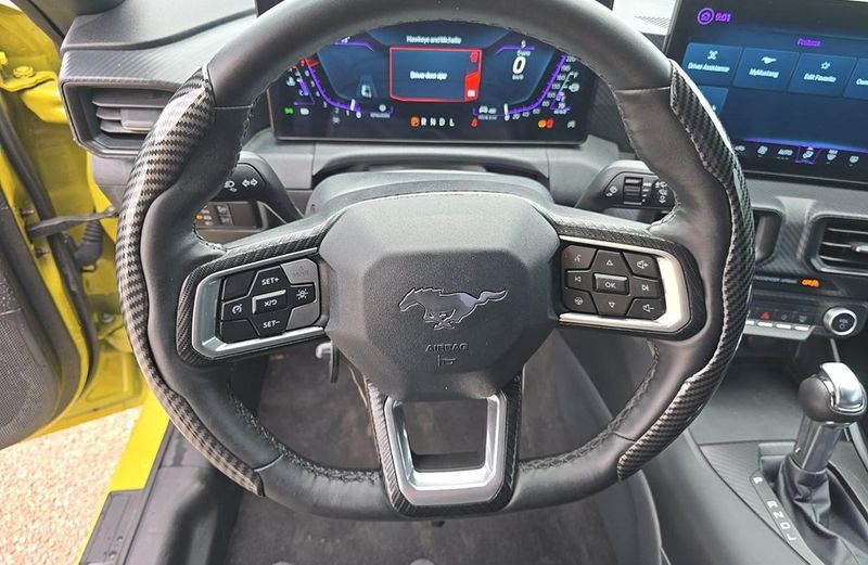 2025 Ford Mustang EcoBoost Premium Fastback - 23042891 - 9