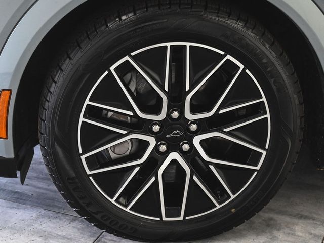 2025 Ford Mustang Mach-E Premium - 22965880 - 29