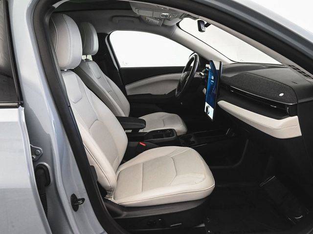 2025 Ford Mustang Mach-E Premium - 22965880 - 38