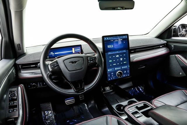 2025 Ford Mustang-Mach-e Premium's photo