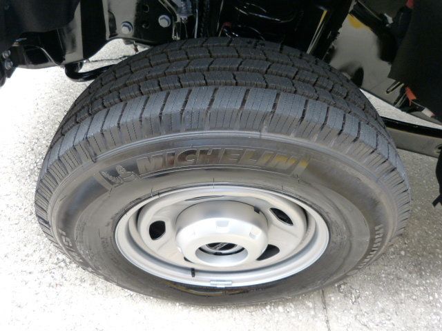 2025 Ford Super Duty F-250 SRW 6.7L V8 TURBO DIESEL*XL*REGULAR CAB*4X4*8FT BED*ONLY 17 MILES!! - 22918629 - 28