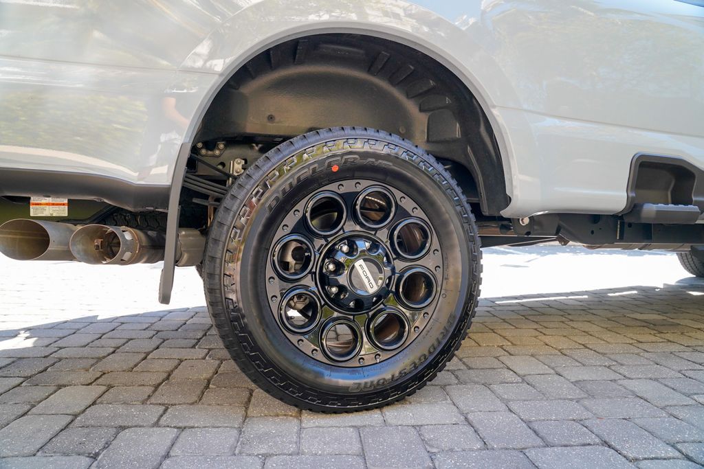 2025 Ford Super Duty F-250 SRW LARIAT 4WD Crew Cab 8' Box - 22948209 - 32