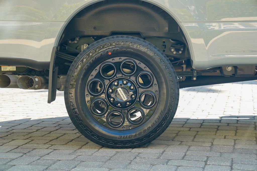 2025 Ford Super Duty F-250 SRW LARIAT 4WD Crew Cab 8' Box - 22948209 - 34