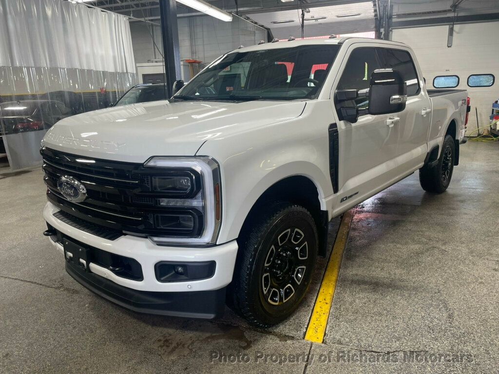 2025 Ford F-250 Platinum photo 4