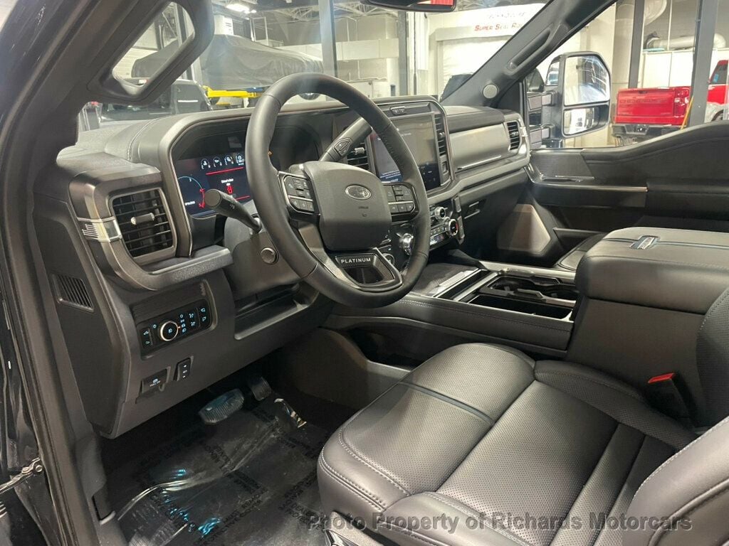 2025 Ford F-250 Platinum photo 12