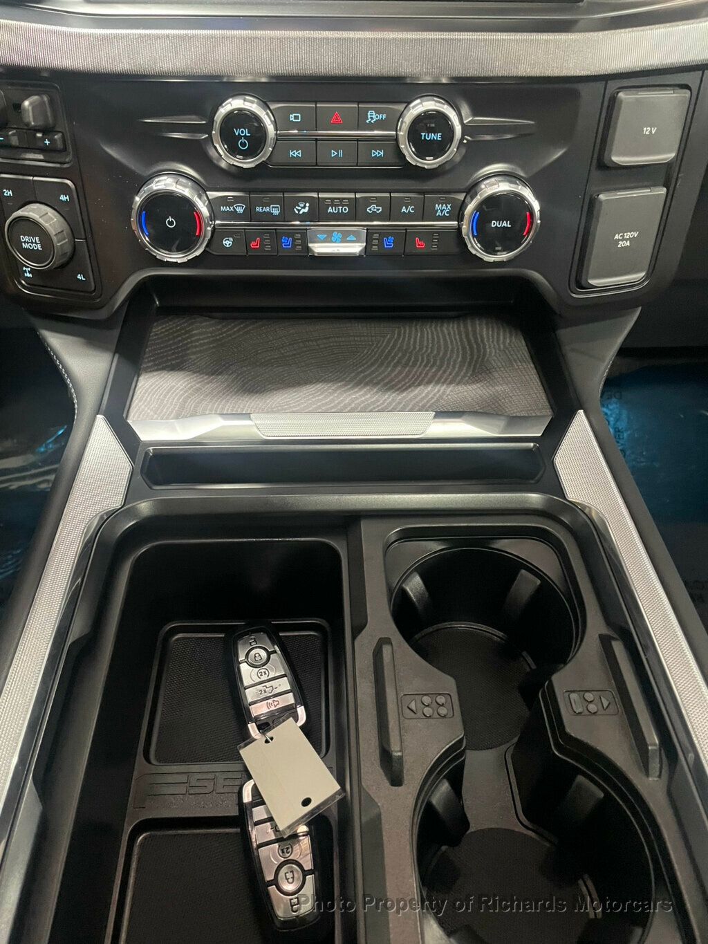 2025 Ford F-250 Platinum photo 16