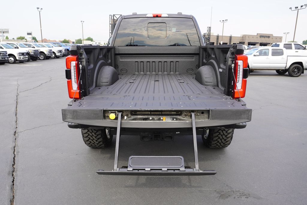 2025 Ford F-350 Platinum photo 9