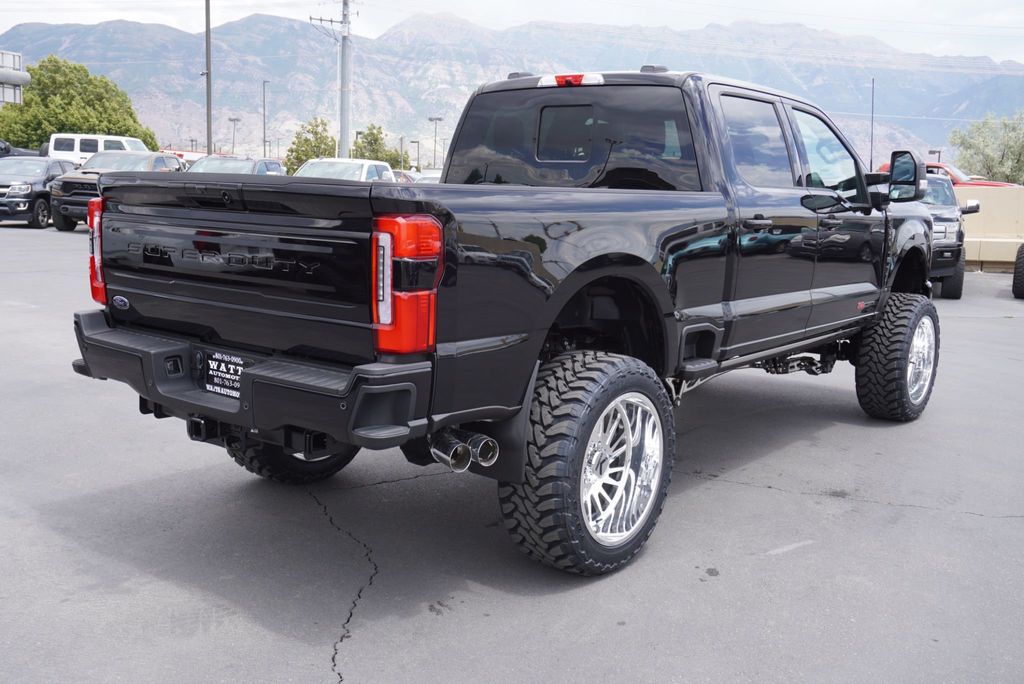 2025 Ford F-350 Platinum photo 11