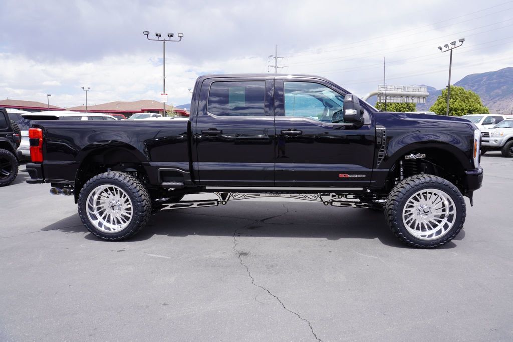 2025 Ford F-350 Platinum photo 12