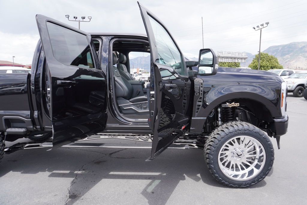 2025 Ford F-350 Platinum photo 27