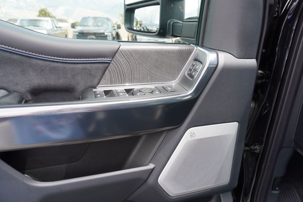 2025 Ford F-350 Platinum photo 29