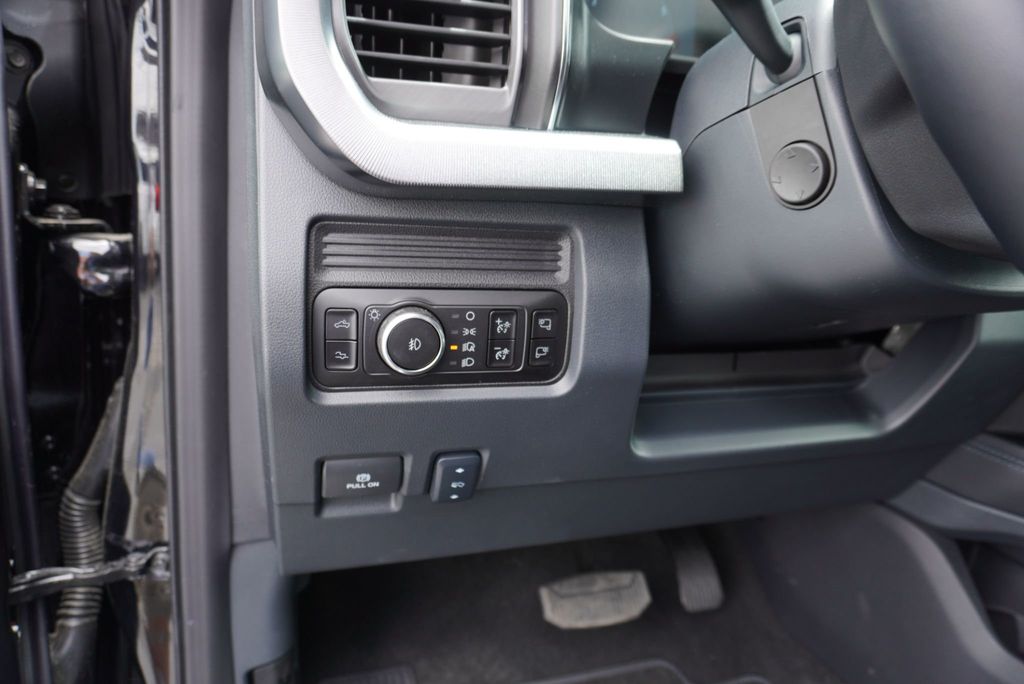 2025 Ford F-350 Platinum photo 30