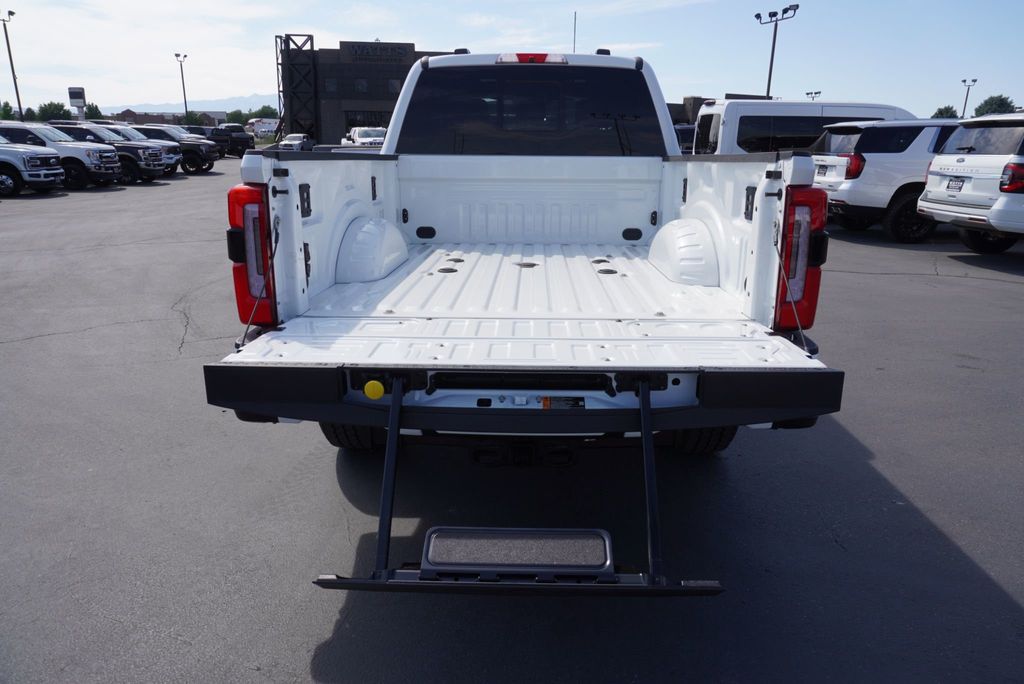 2025 Ford F-350 Platinum photo 9