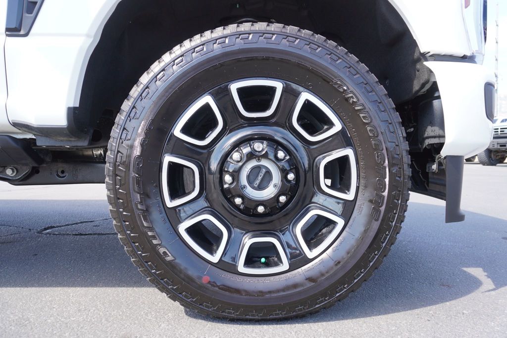 2025 Ford F-350 Platinum photo 14