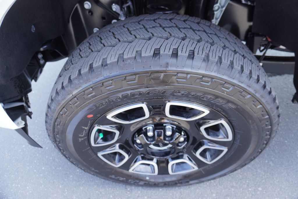 2025 Ford F-350 Platinum photo 15