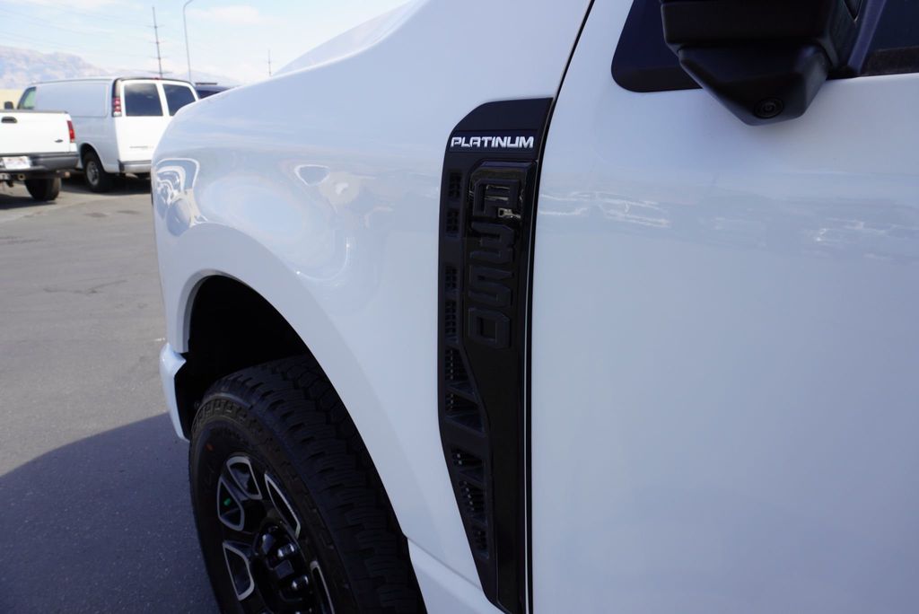 2025 Ford F-350 Platinum photo 16