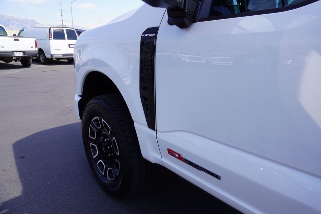 2025 Ford F-350 Platinum photo 17