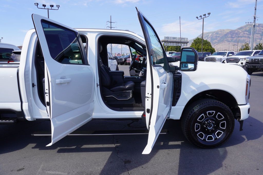 2025 Ford F-350 Platinum photo 26
