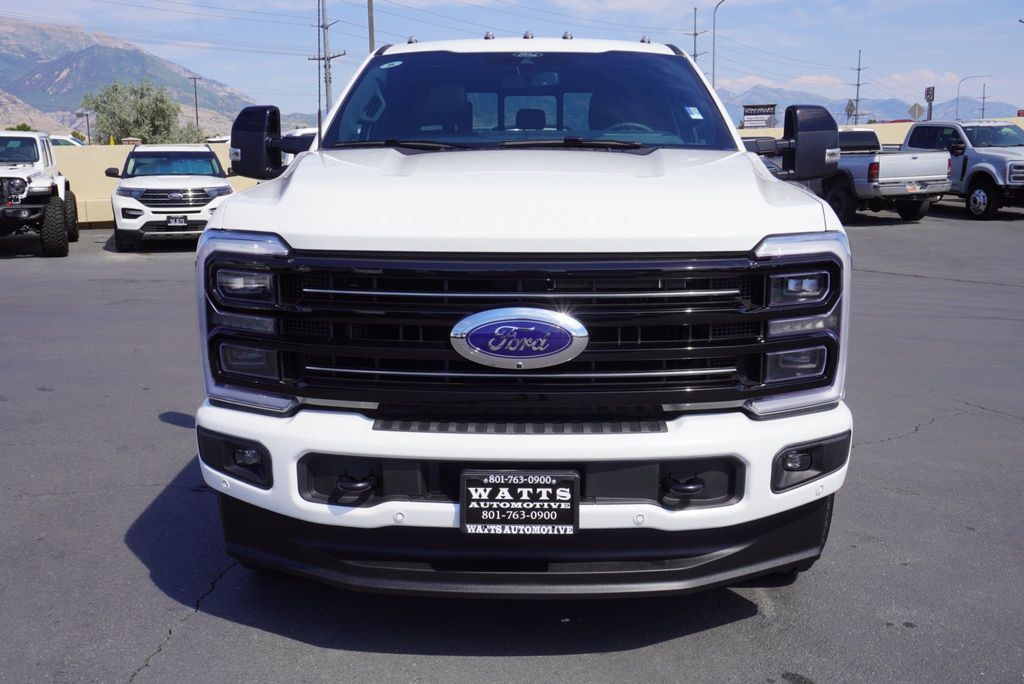 2025 Ford F-350 Platinum photo 4