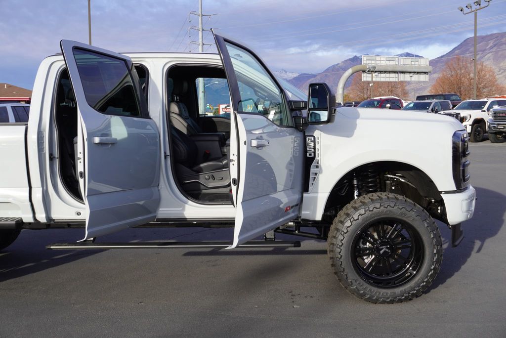 2025 Ford SUPER DUTY F-350 PLATINUM FX4 - 22952112 - 29
