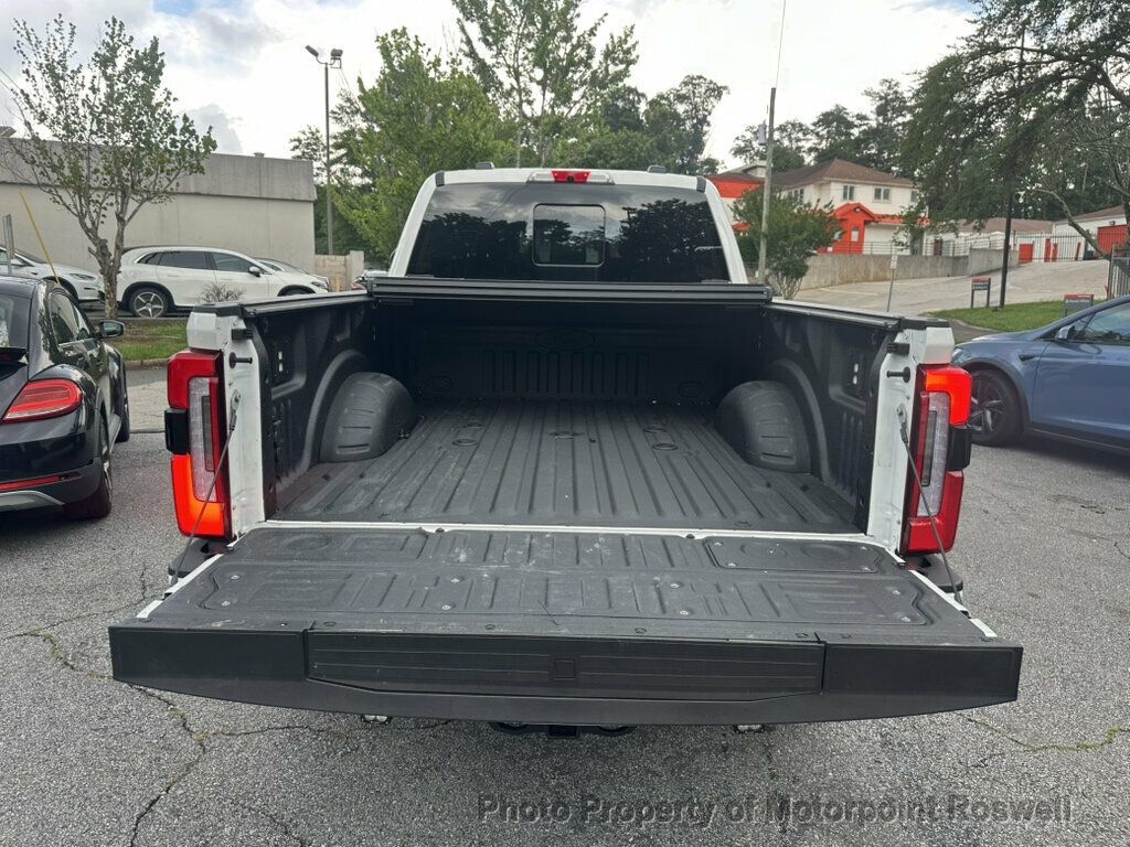 Ford Super Duty F-350 SRW Platinum 4WD Crew Cab 6.75' Box photo 12