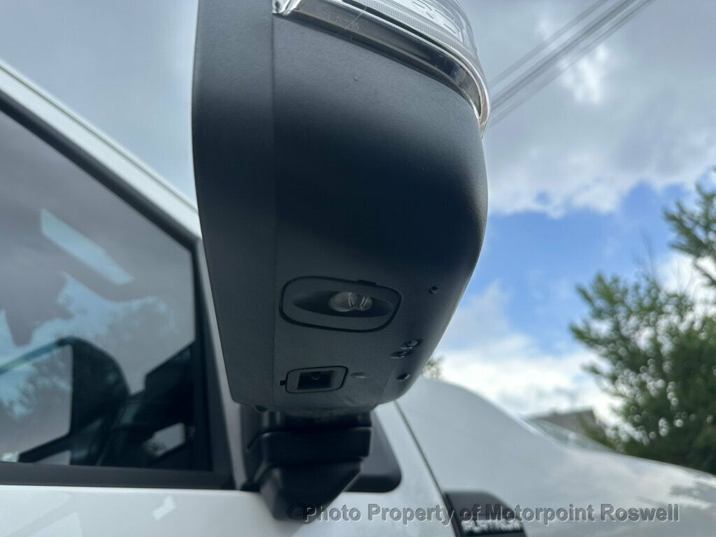 Ford Super Duty F-350 SRW Platinum 4WD Crew Cab 6.75' Box photo 42