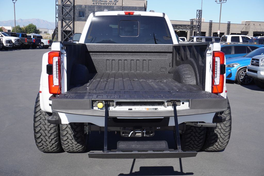 2025 Ford F-450 Platinum photo 9
