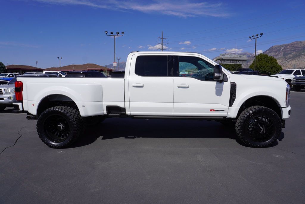 2025 Ford F-450 Platinum photo 13