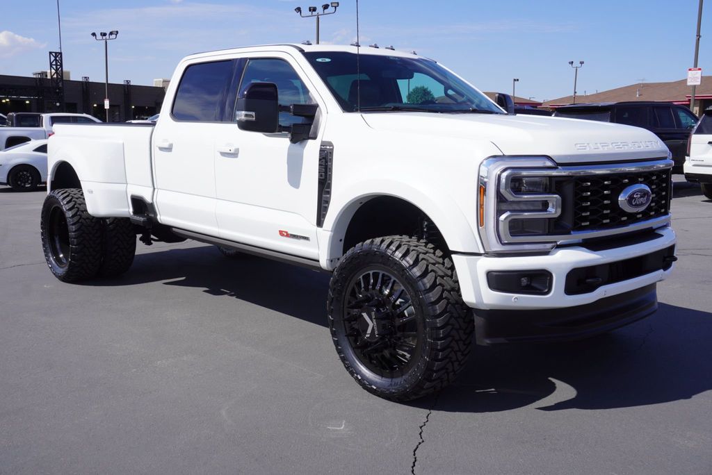 2025 Ford F-450 Platinum photo 14