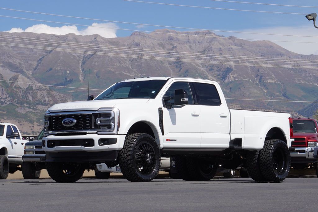 2025 Ford F-450 Platinum photo 2