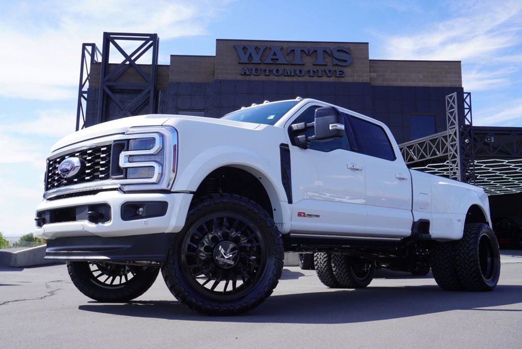2025 Ford F-450 Platinum photo 3