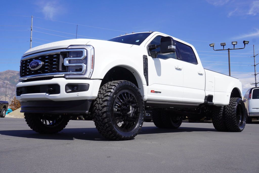 2025 Ford F-450 Platinum photo 5